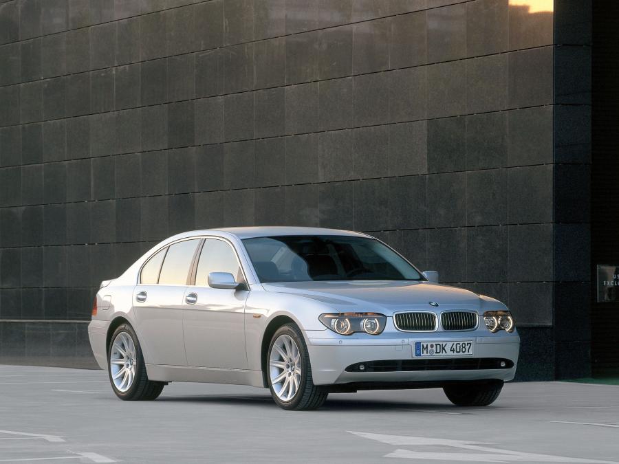  BMW 730i 2003 года  (фото 11 из 18)